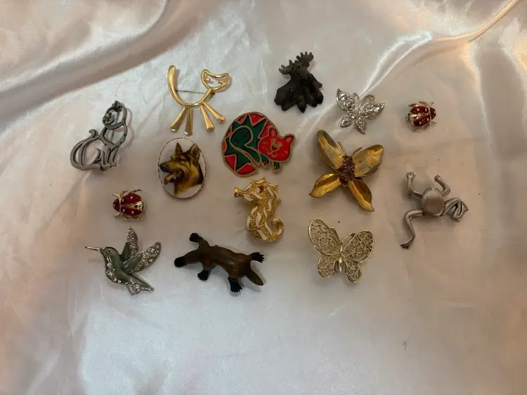 Lot of 14 Brooches Some Marked
