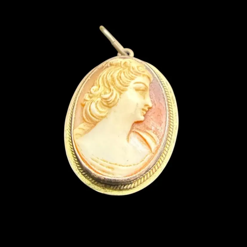 Sterling Silver vintage hand-carved shell cameo pendant.