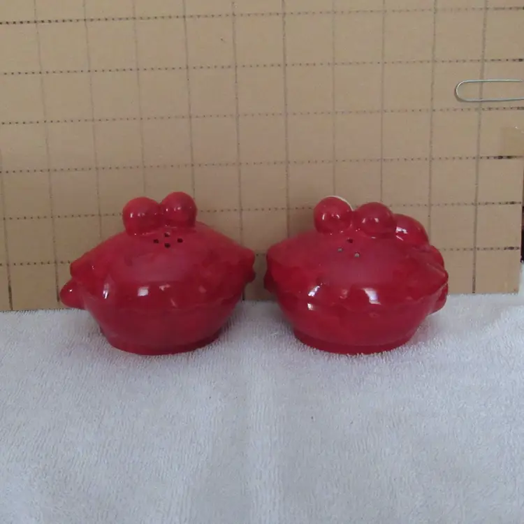 VTG Happy Red Crabs Salt & Pepper Shaker Set