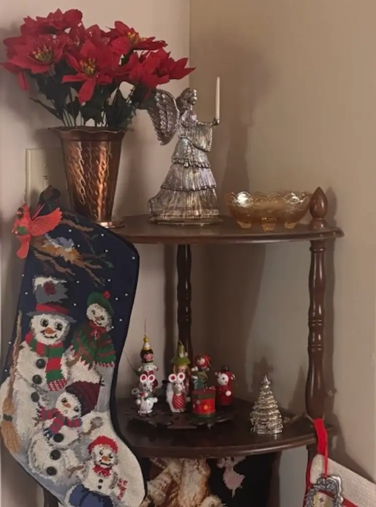 Kitschy Cozy Classic Christmas 