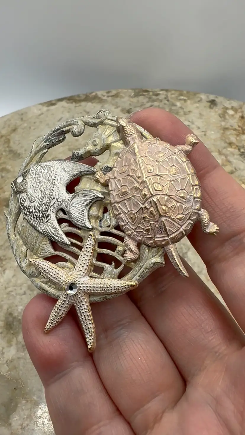 Vintage Metal Sealife Brooch With Seahorse Starfish Turtle & Fish