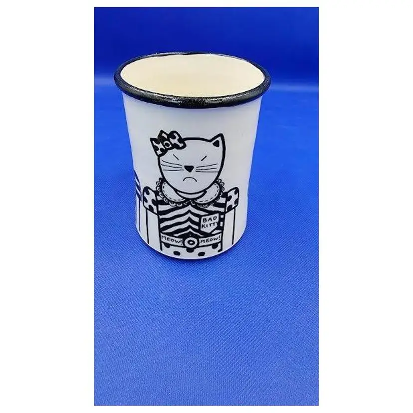HAS A CAT...VINTAGE CAT MUG