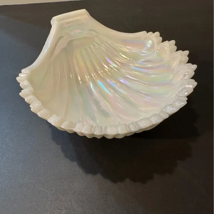 Vintage Westmoreland Pearlescent Milk Glass Shell Trinket Dish