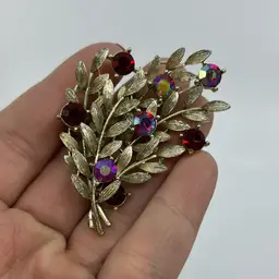 Lisner Goldtone AB Red Rhinestone Layered Leaves Brooch 2.25”