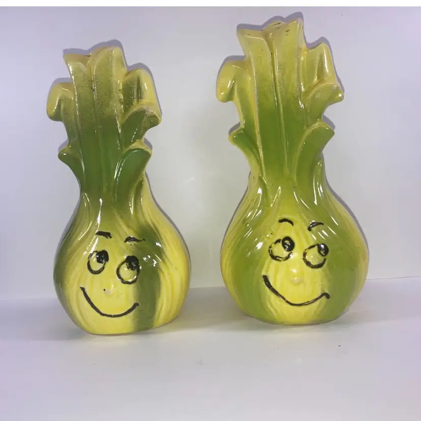 Anthropomorphic Vegetable
Salt & Pepper Shakers Made In Japan