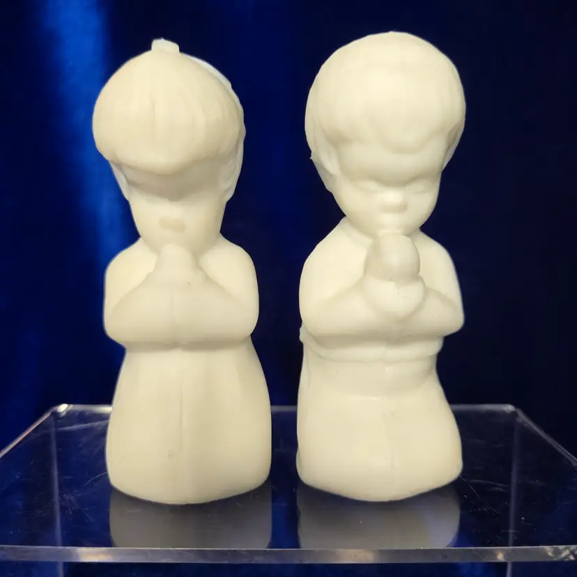 206  Fenton Praying Children Satin Glass VTG 1960s