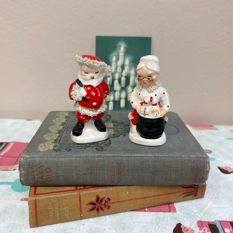 Vintage Napco Spaghetti Santa & Mrs. Claus Shakers