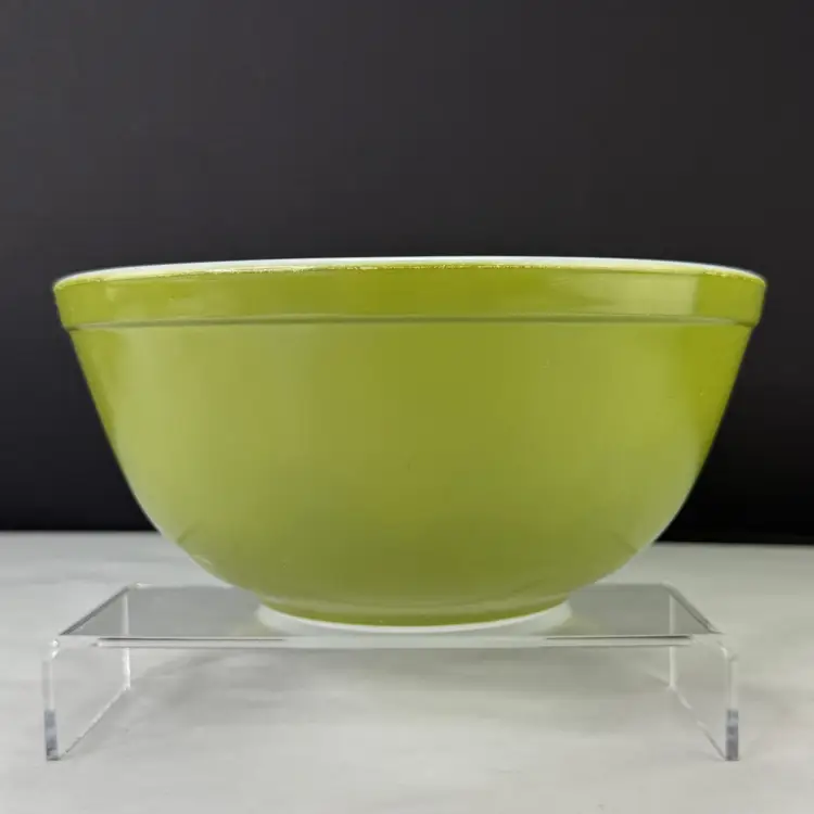 Vintage Pyrex 403 Bowl Avocado Verde Green