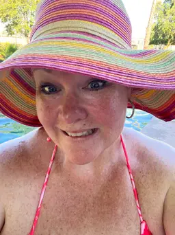 Crazythriftenchick (Gina)