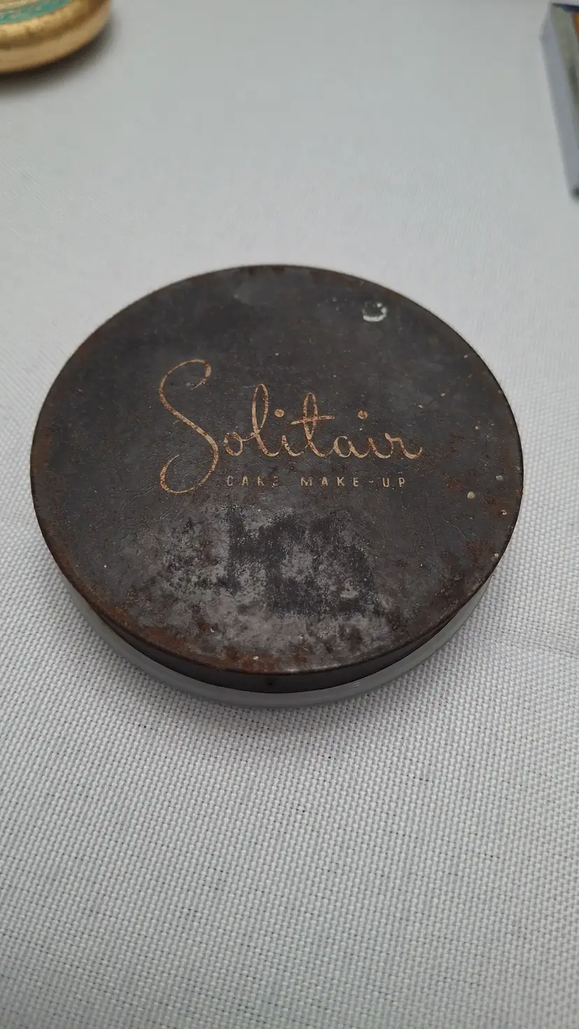 615 Vintage “Solitair” cake makeup compact
