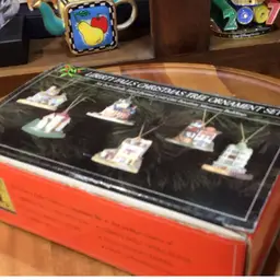 Liberty Falls Ornament Set