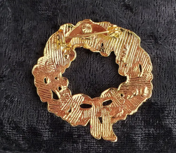 Christmas Wreath Brooch Pin Gold Tone Red & Green