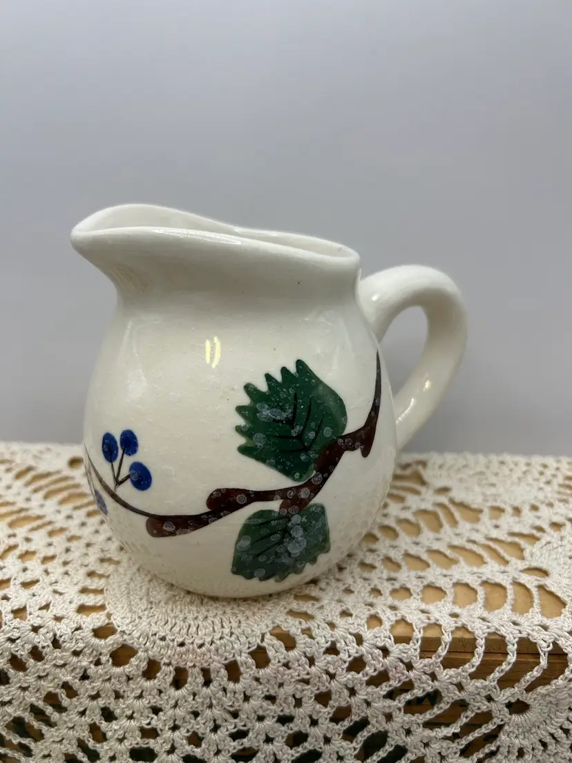 Soleil Creamer W/ Berries /leaves 4 X 5 1/2
