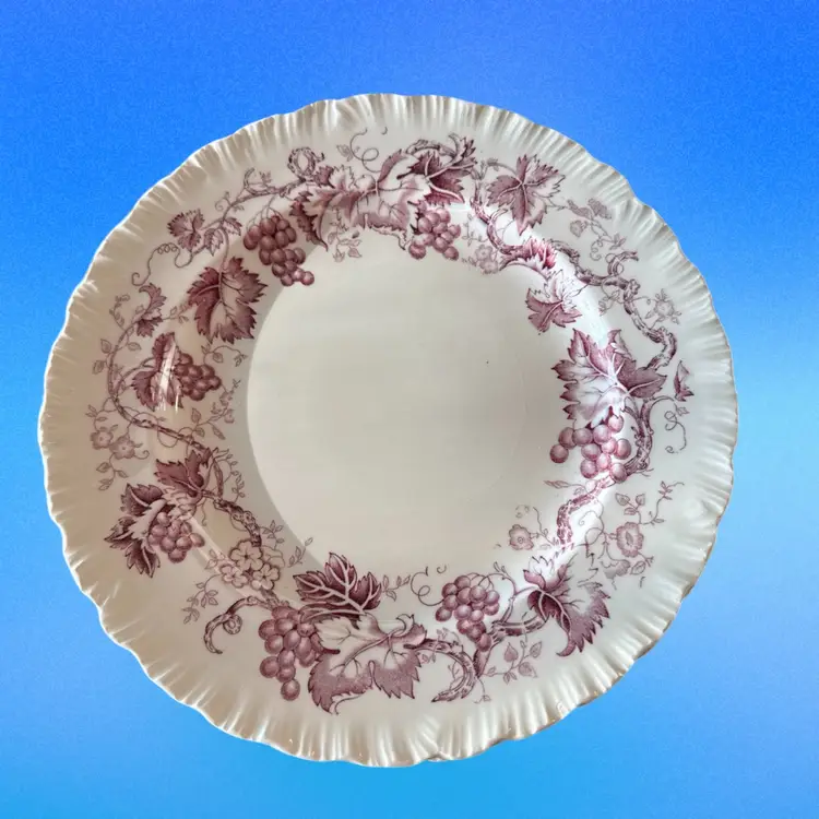 Wedgwood Old Vine of Etruria 8  1/4”Purple Mulberry Luncheon Plate 1950’s