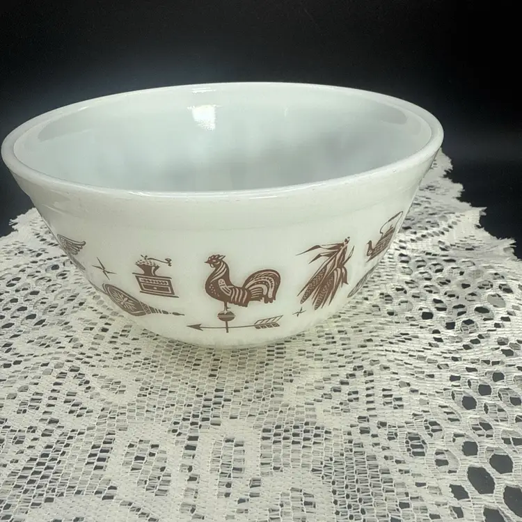 Vintage PYREX “Americana”  Mixing Bowl 1.5 quart