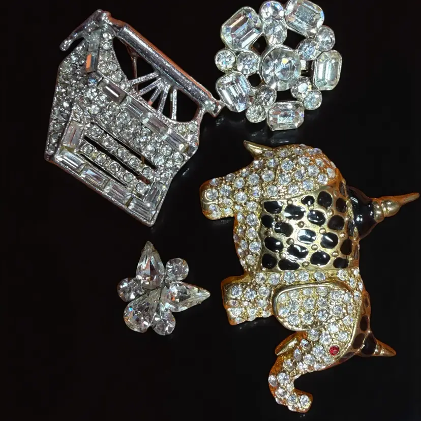 4 Brooches