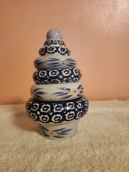 Temptations 5 piece measuring cup set in a blue and white Old World pattern.