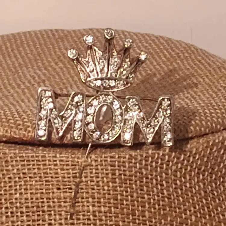 Beautiful vintage MoM brooch