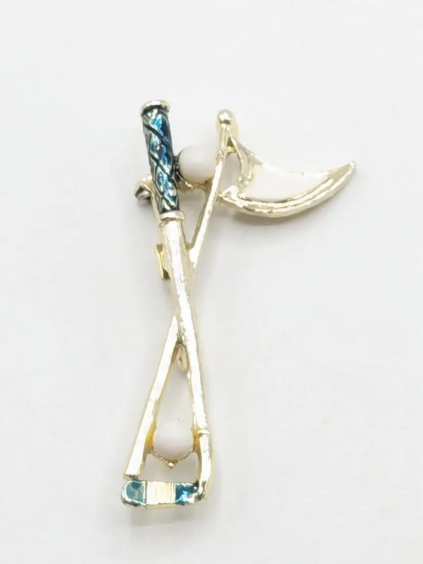 Vintage Gerry's Golf Club Flag Brooch Pin Gold Tone Jewelry