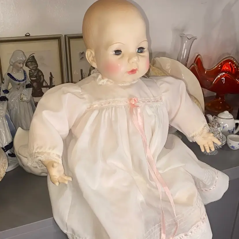 Victoria Madam Alexander Doll