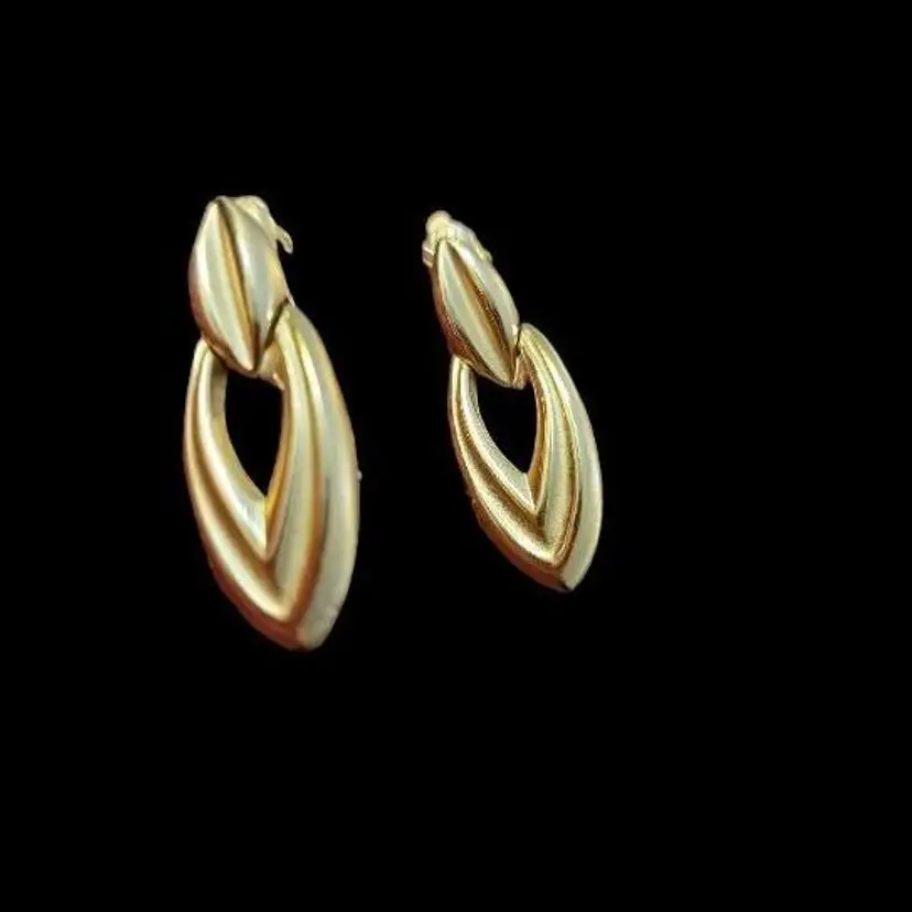 Trifari Signed Oval Doorknockers Vintage Clip On Earrings Gold Tone