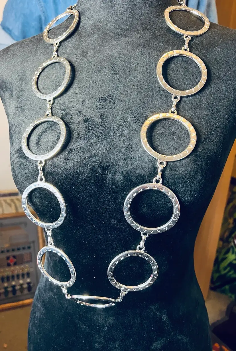 Woman’s Fashion Silver Tone Circle 40” Belt Or Necklace