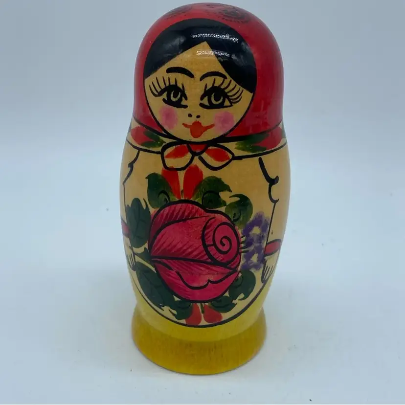#4010 A set of five hand-painted wooden Matryoshka nesting dolls. From 5” to 1”