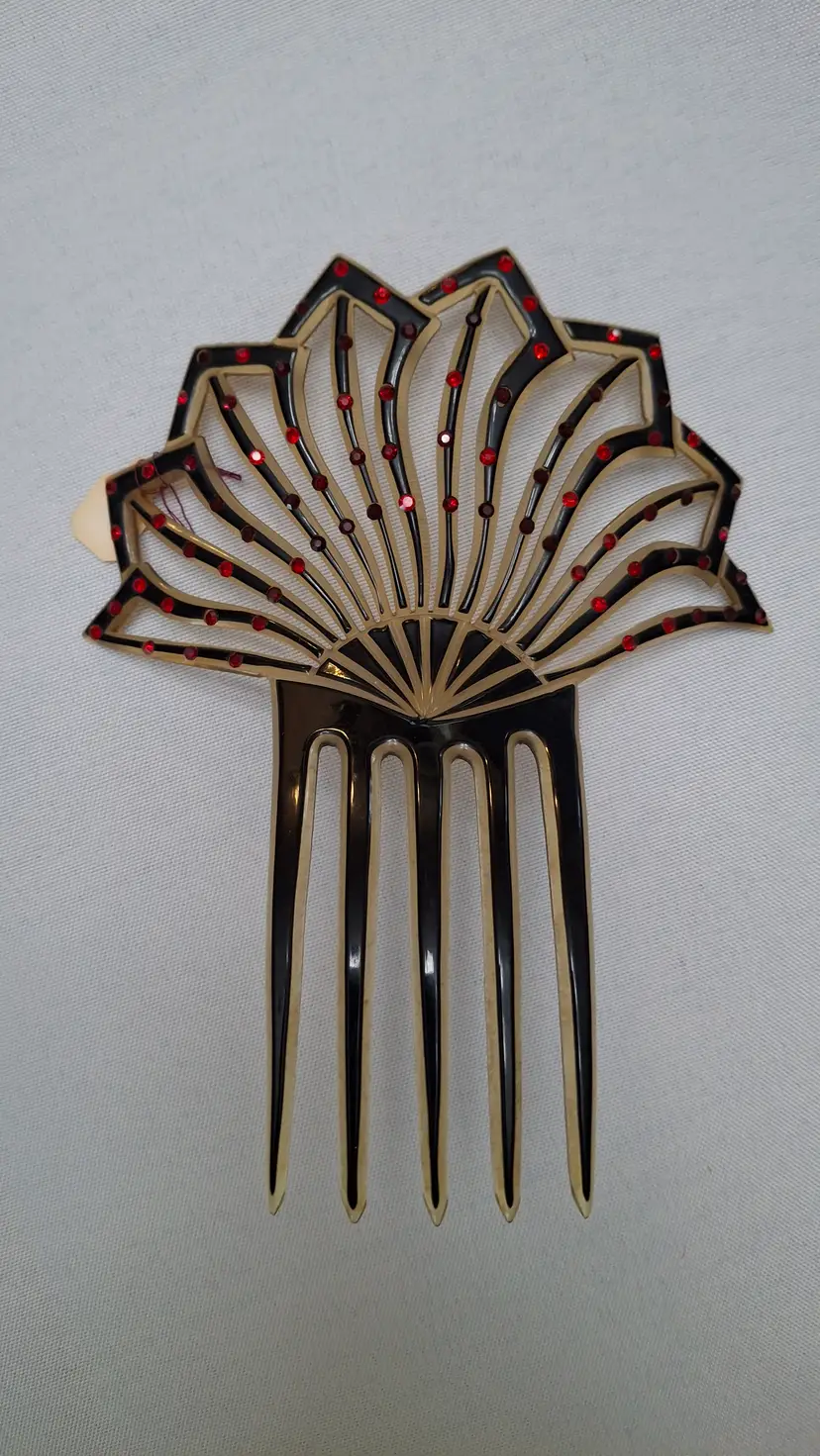 302 ❤️ Vintage Celluloid Mantilla Hair Comb w/ Red Rhinestones – Black & Cream