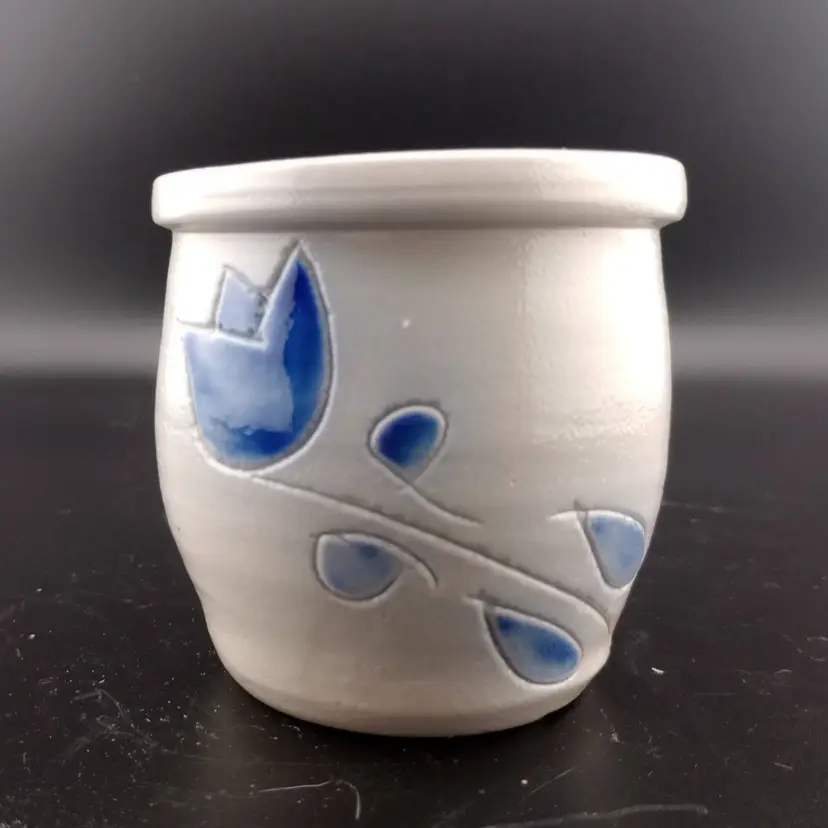 Williamsburg salt glazed mini pot (votive?)