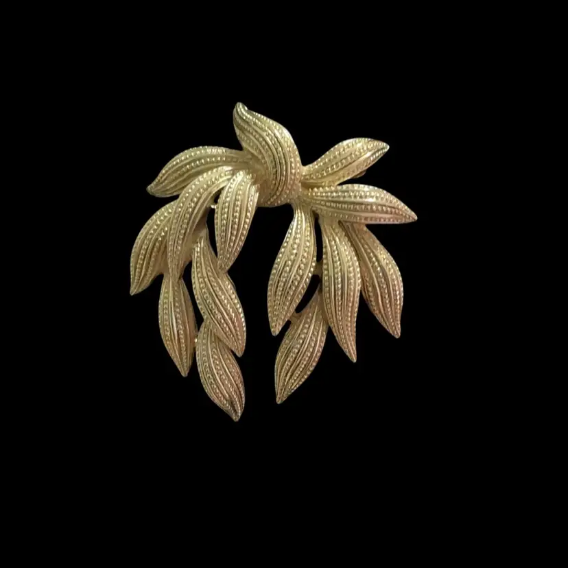 Vintage Goldtone Crown Trifari Textured Leaf Brooch.