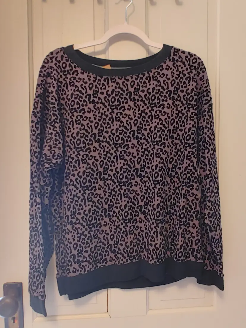 Top- Brand: Kori America. Size Medium. Black and gray leopard top. 95% polyester, 5% spandex. No callouts.