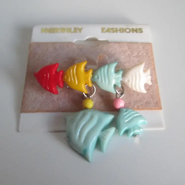 1960's NOS adorable swimming fish family brooch pin