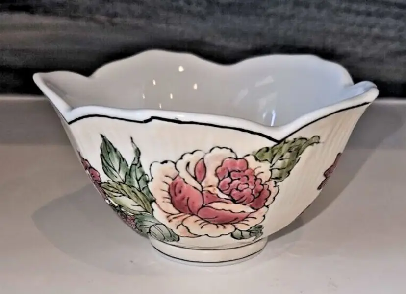Beautiful 5 Leaf Lotus Painted Bowl Flowers and Strawberries