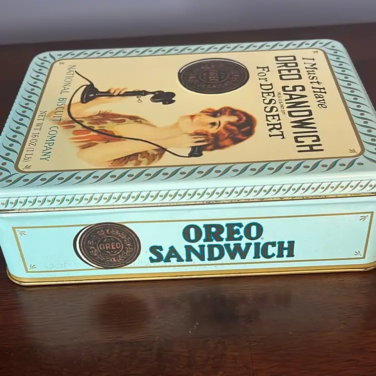 1986 collectible tin featuring a reproduction of an early Oreo advertisement From 1918.
8.5“ X 6“ X 2.5”