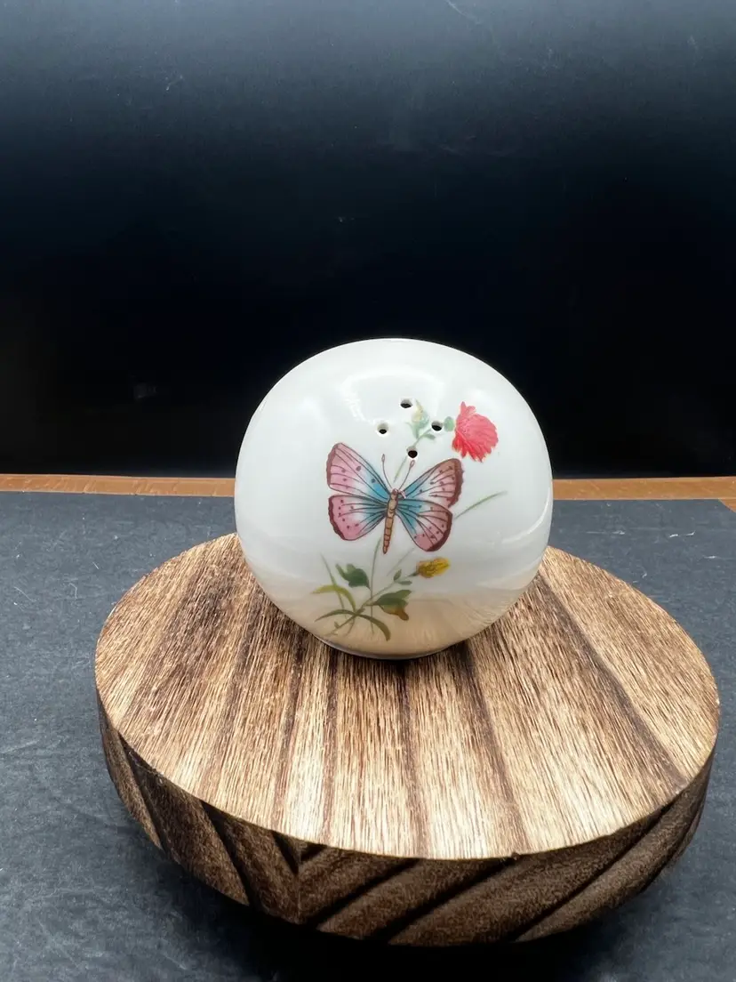 #624B Vintage Ceramic Vanity Pomander Sachet Ball With Butterflies And Floral Motif