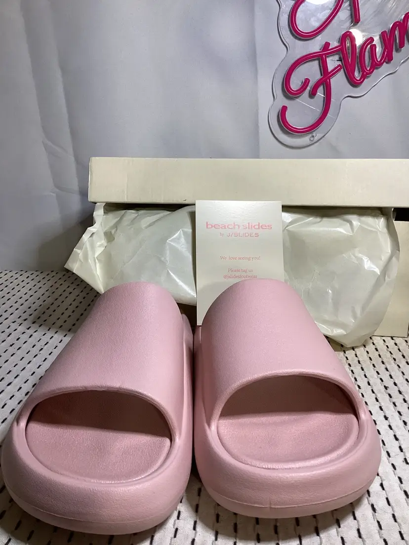NWT Women’s J/Slides Pink SIZE 10