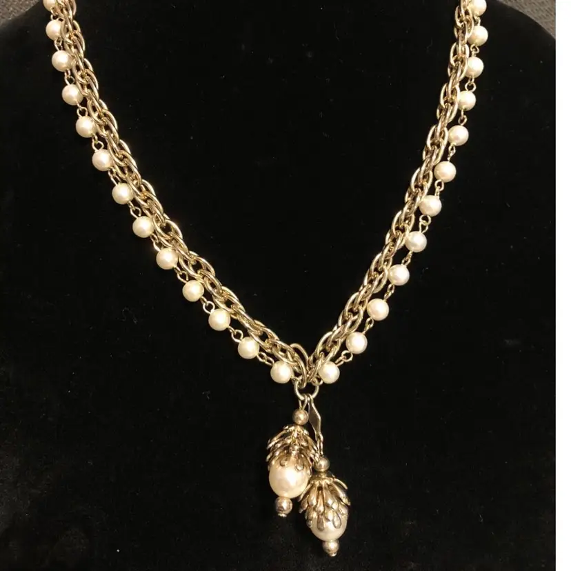 Stunning Gold-Tone Faux Pearl Dangle Necklace