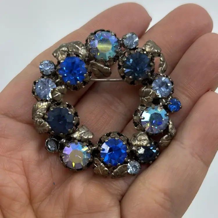Vtg Star Blue Austrian Crystal Wreath Brooch 1.75”