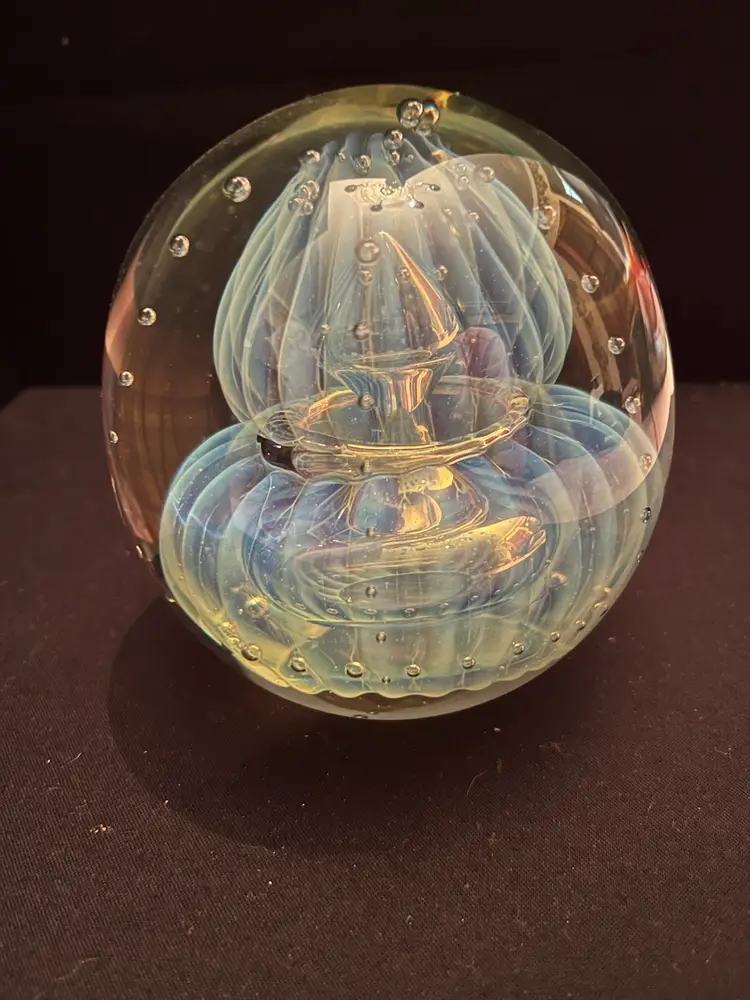 Robert Eickholt Iridescent Jellyfish Art Glass Paperweight Signed 1999