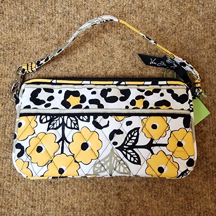 NWT Vera Bradley Go Wild Wristlet Yellow/White/Black Floral Quilted Retired Zip