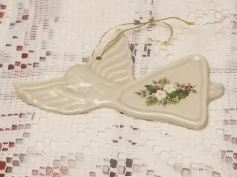#246 Pfaltzgraff 1988 Heirloom Angel Ornament