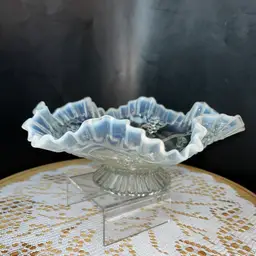 Vintage Jefferson Grape Vine Clear With Opalescent Rim Glass Bowl