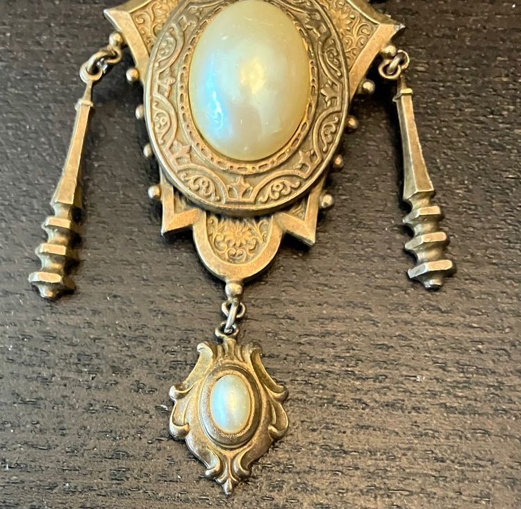 VTG or Antique Gold colored Metal Faux pearl Pin Brooch