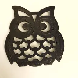 Vintage Cast iron owl trivet. 1970's. Made in Taiwan. 4.5 x 5.