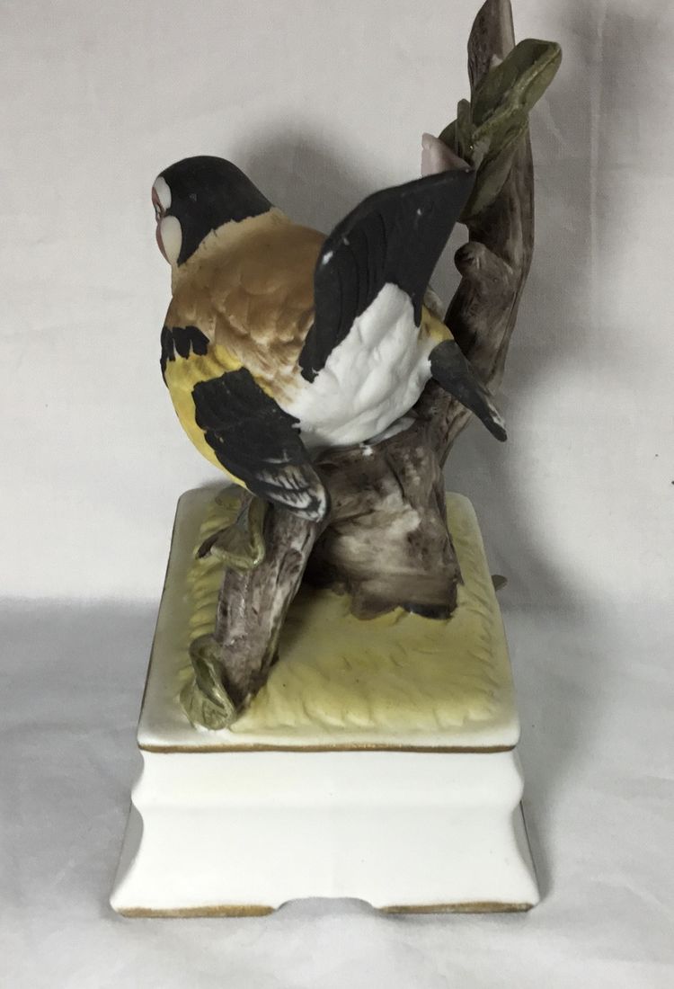 Towle porcelain European goldfinch figurine, music box, Japan, vintage