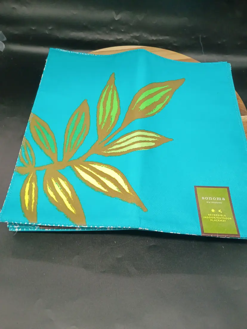Sonoma Reversible Indoor/Outdoor Placemats 14x14  Leaf on Blue Set of 7 NWT.