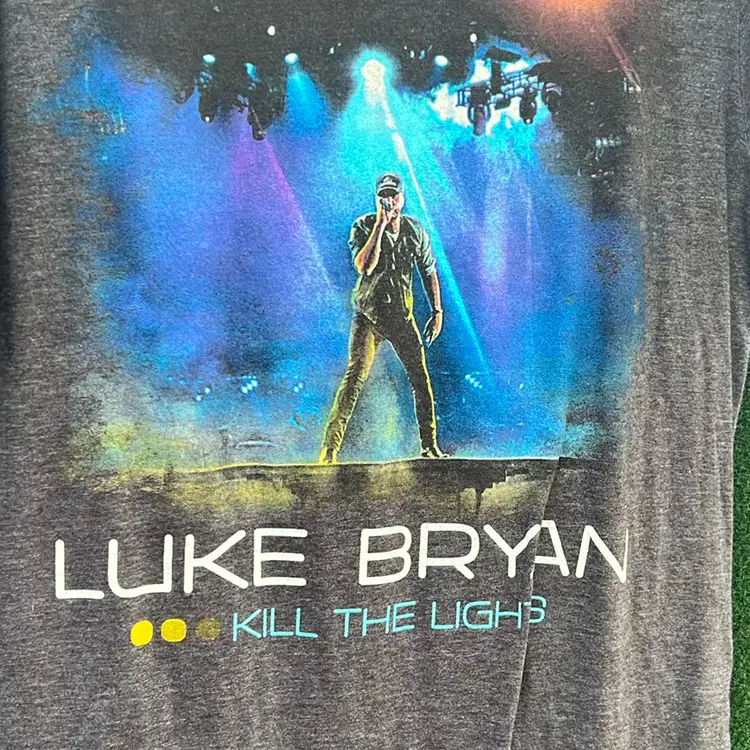 Luke Bryan Concert T-Shirt. Kill The Lights. Cities On Back Of Tee. Very Important Tee Hangtag.