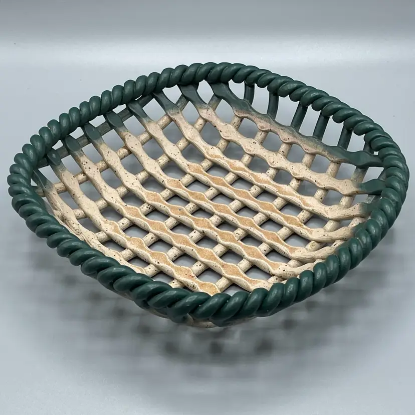 River Hill RH Pottery Bread Basket Woven Square Green & Tan Baking