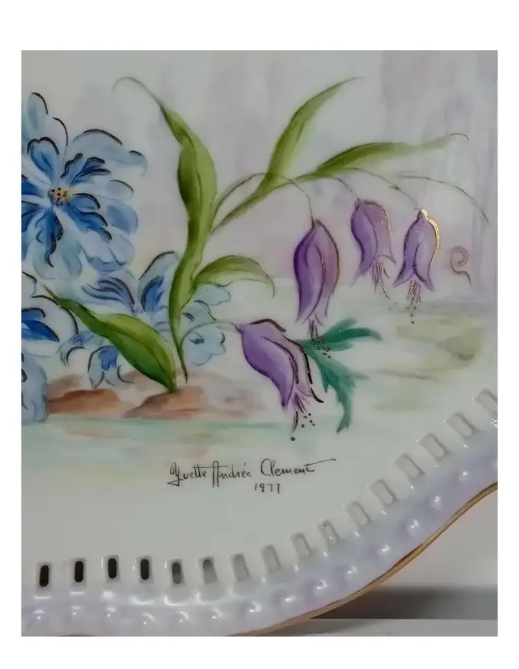Decorative 10" Plate Hand Painted Flowers Hobbyist Signed Yvette Audrie Clements 1971