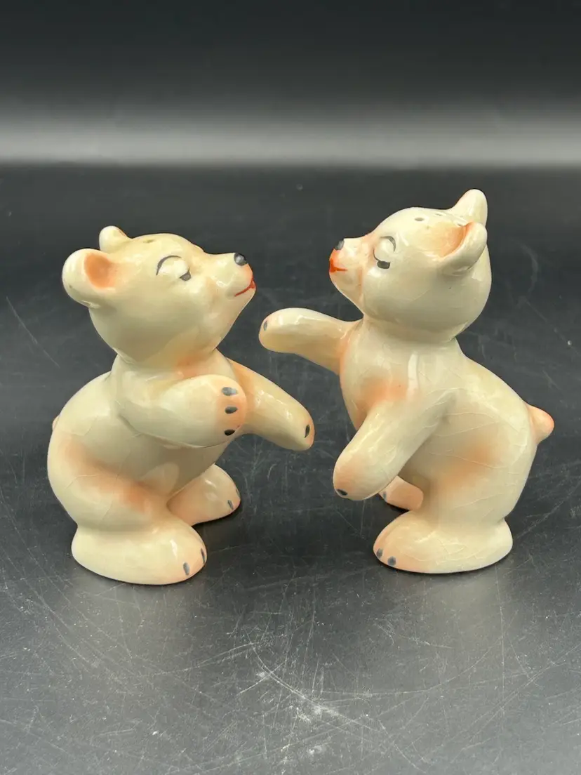 Vintage occupied Japan, hugging and kissing bear salt and pepper shakers Cork Stoppers